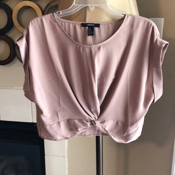 🥰🥰Cute, lightweight crop top🥰🥰 - Picture 2 of 2